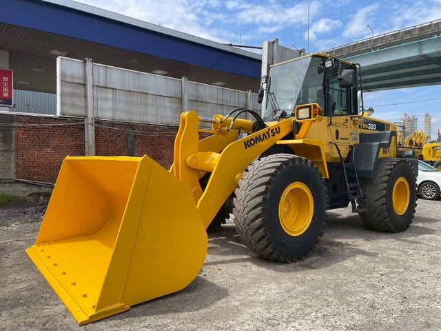 KOMATSU WA320-6 中古鏟裝機 側面照片