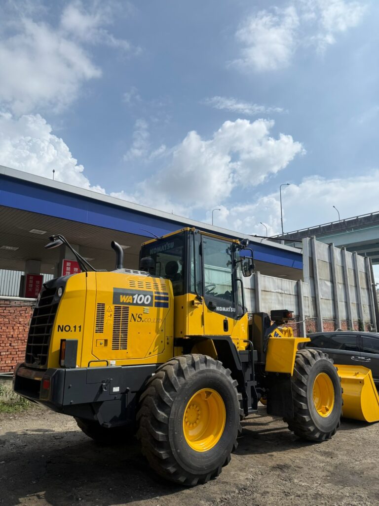 KOMATSU WA100-8 實機照片 3